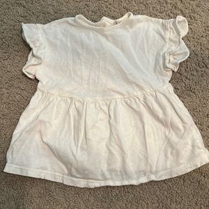 Buho-white tee with button back detail. 9 months.